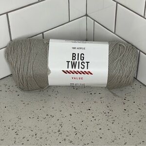 Big Twist Acrylic Soft Gray 380 yds